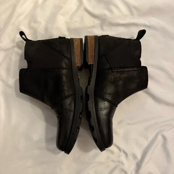 Like New Sorel Emelie I Waterproof Leather Chelsea Boot - Picture 7 of 8